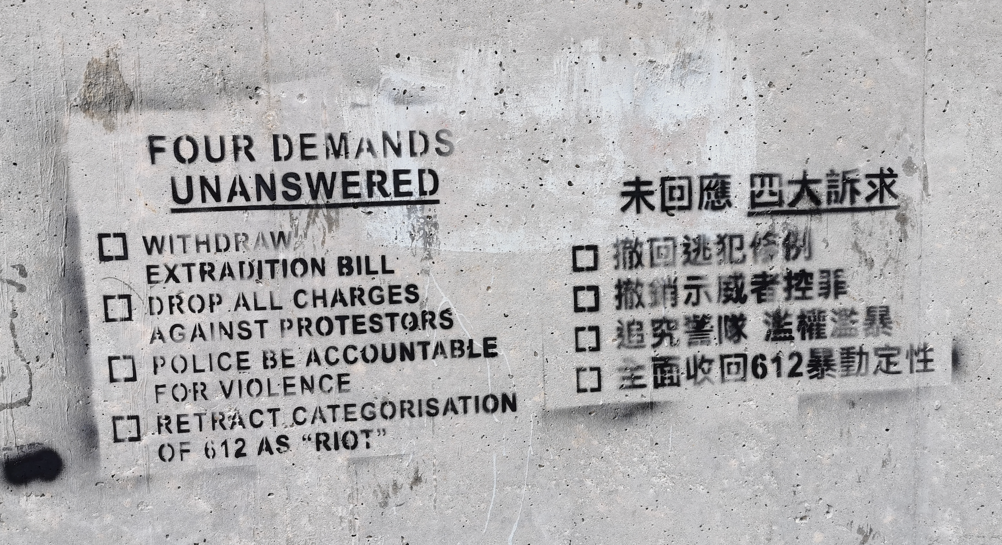 Hong Kong: une révolution en carton… de couleur!